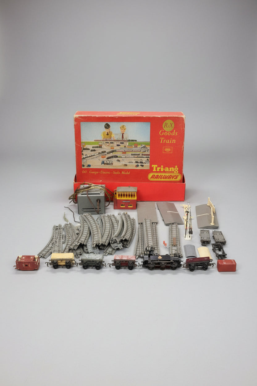 Vintage R3X Goods Train, gauge electrics scale model. Tri-ang railways, for spares only parts may be damaged or missing.