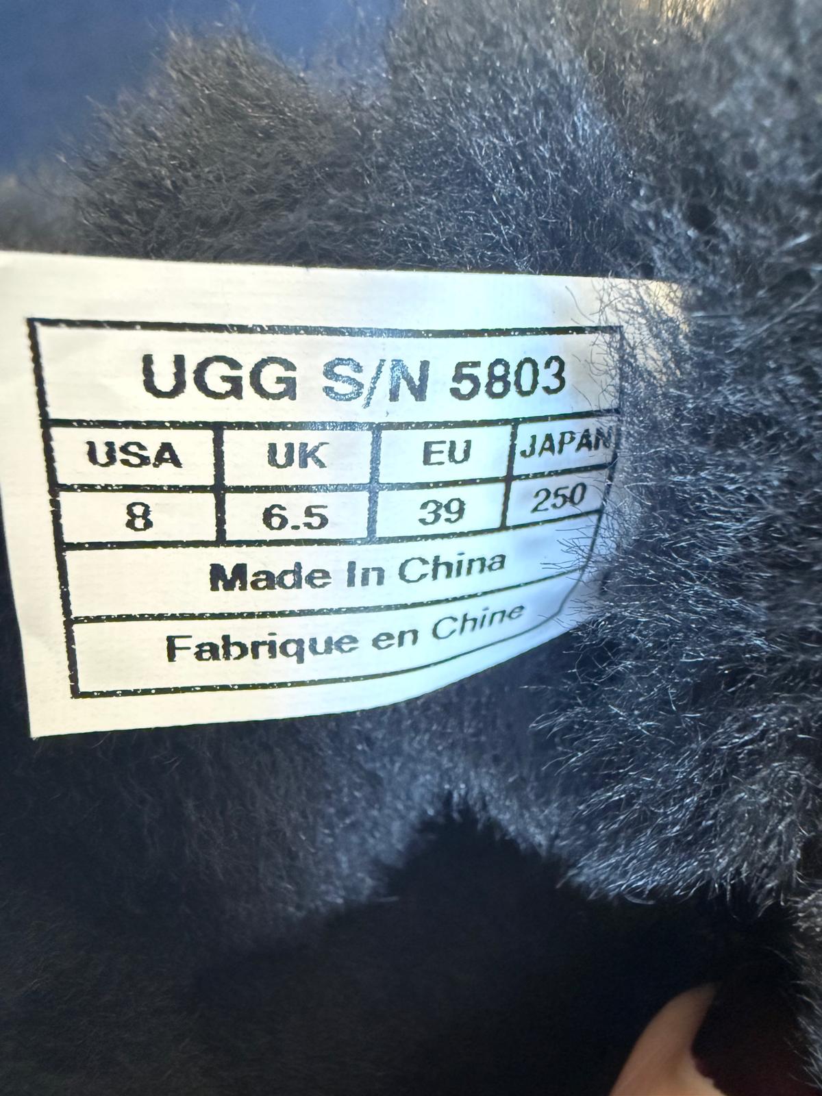 UGG CLASSIC BAILEY BUTTON BOOT SIZE UK 6.5 EU 39