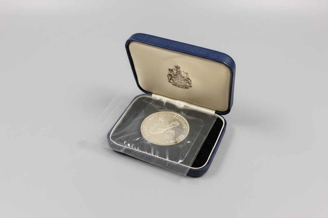 1972 Bermuda 1 Dollar Royal Silver Wedding Elizabeth Second