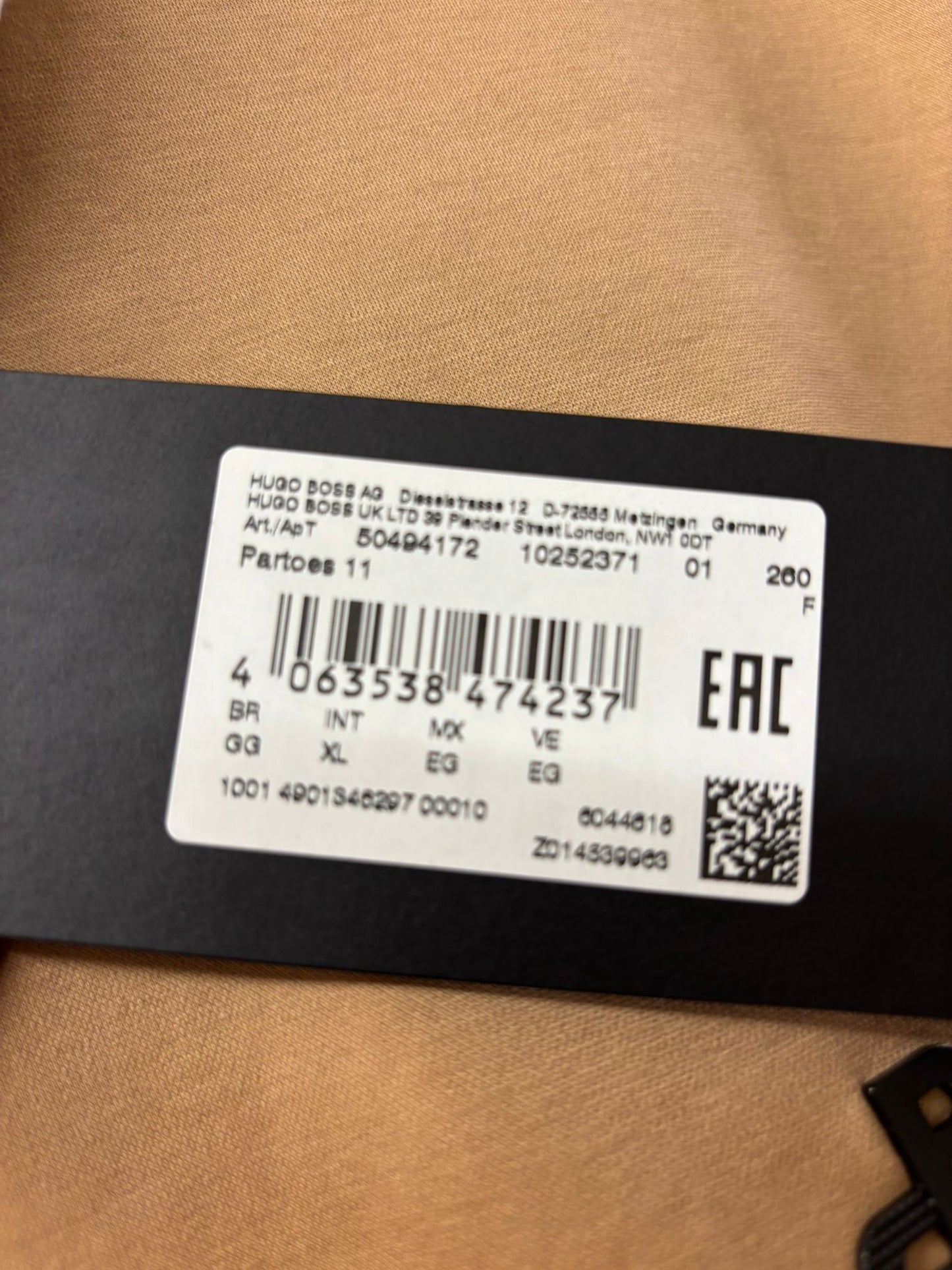 BNWT Hugo Boss Mercerized Oversized Fit Beige & White Long-Sleeve Size XL