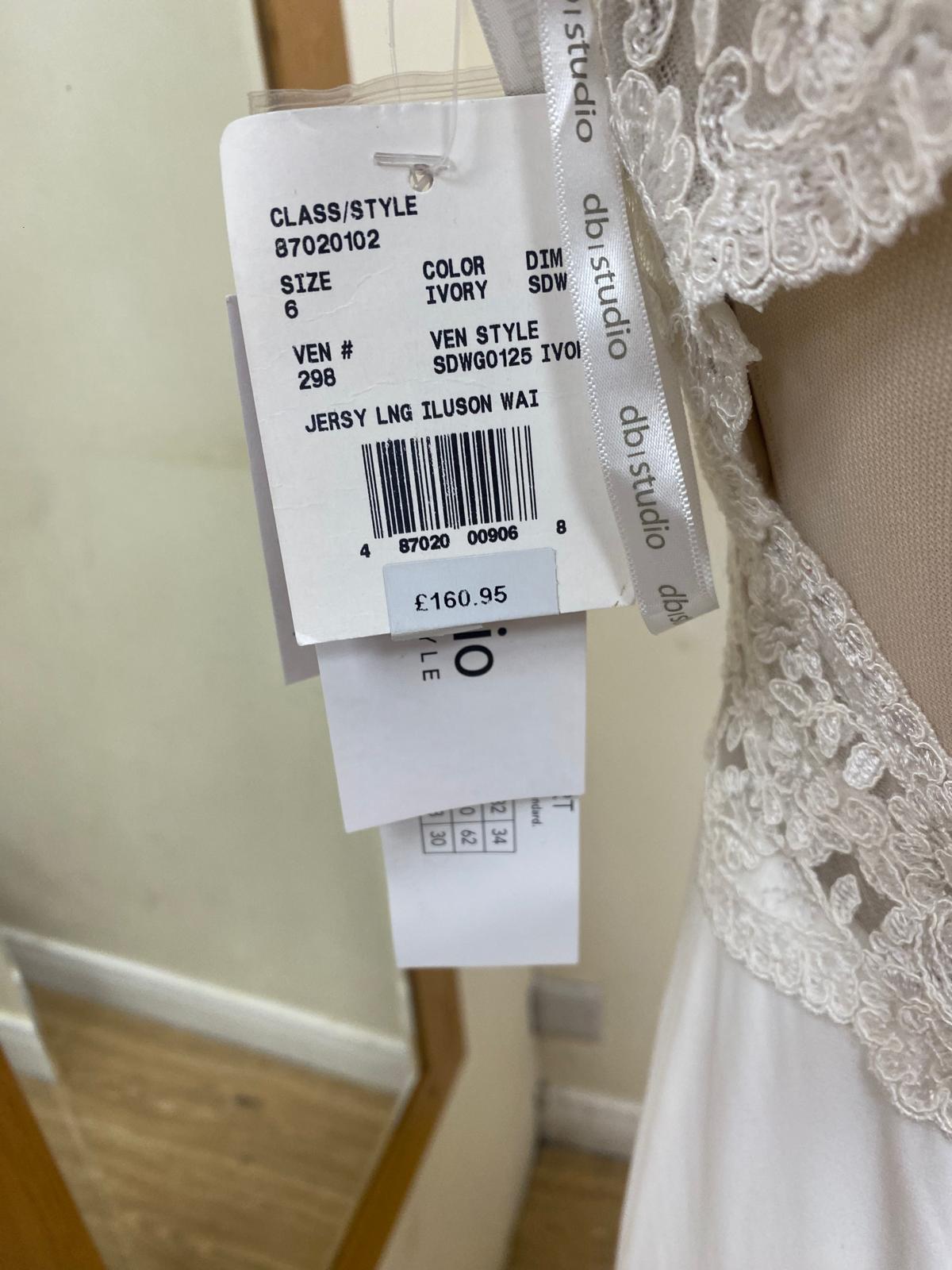 Wedding Dress - Davids Bridal - Size 6 White Sleeveless Bridal