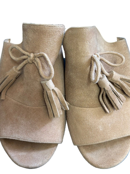 Karl Largerfeld Paris beige suede tassel mule sandals features a comfortable block heel and a stylish peep toe design pre loved size 10