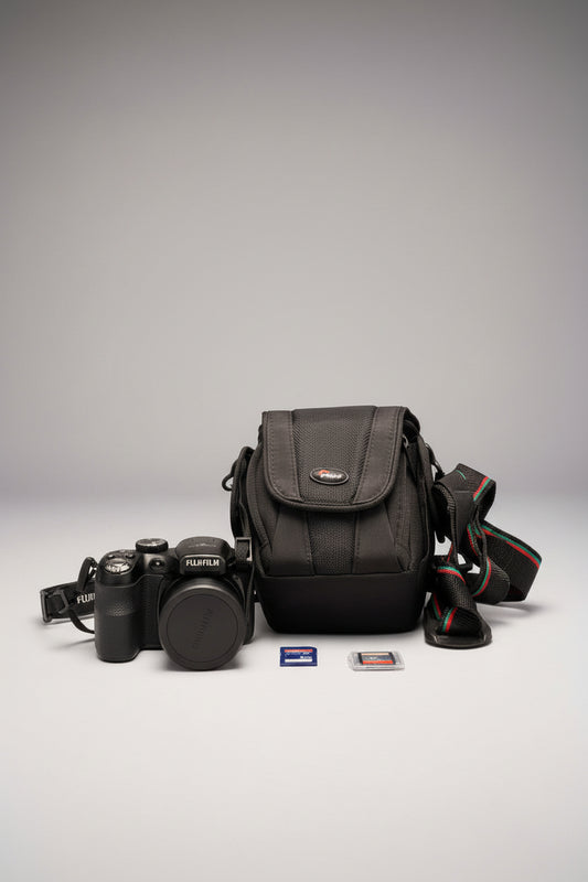 Fujifilm FinePix S1900 Digital Camera with Lowepro Case  Used