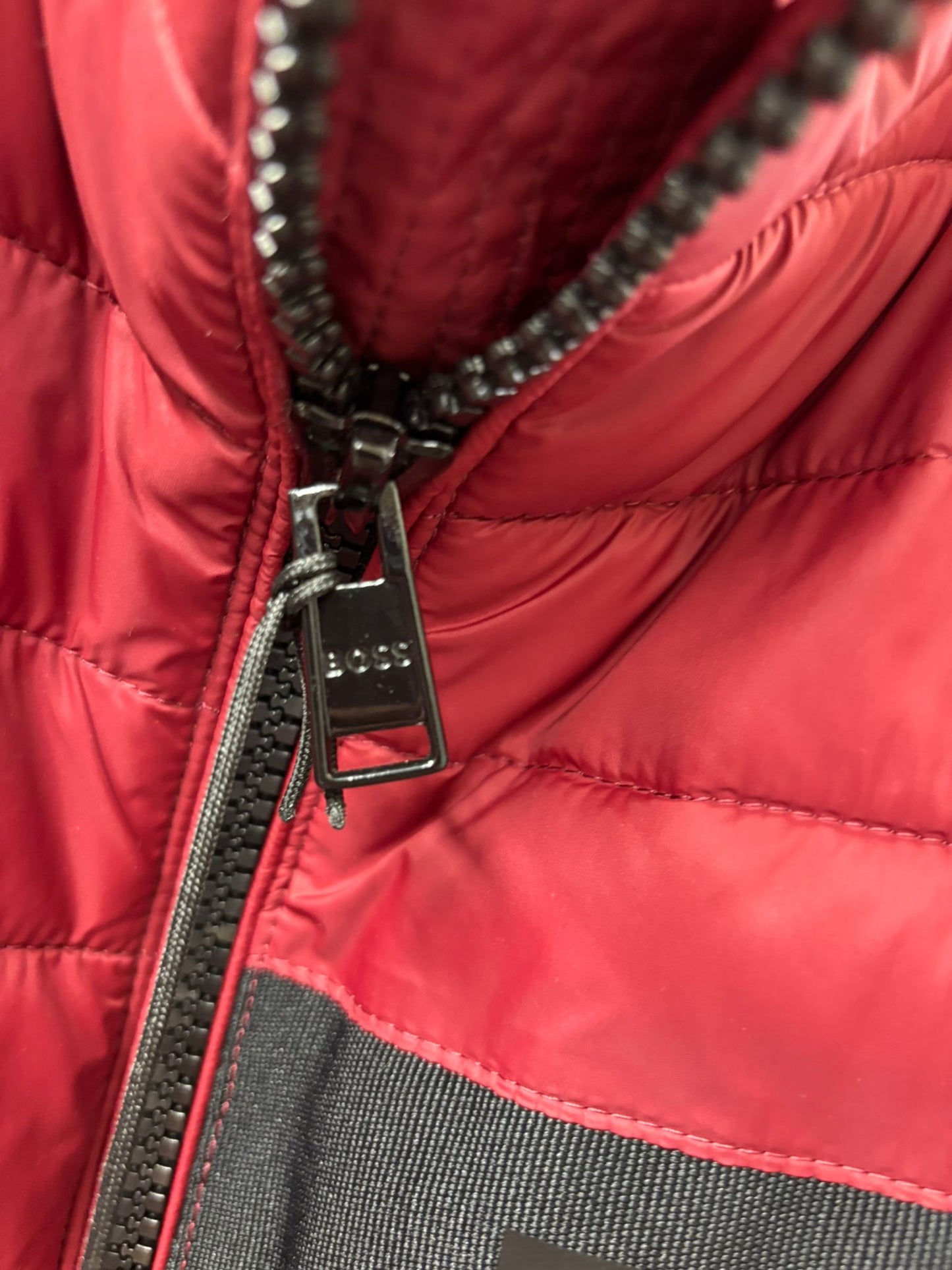 BNWT Hugo Boss Red Gilet Body Warmer Size UK 54 Burgundy Padded