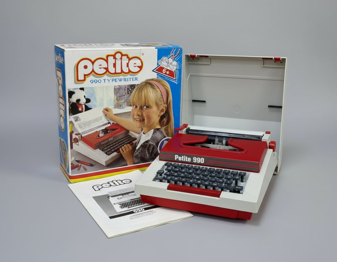 Petite 990 Type writer