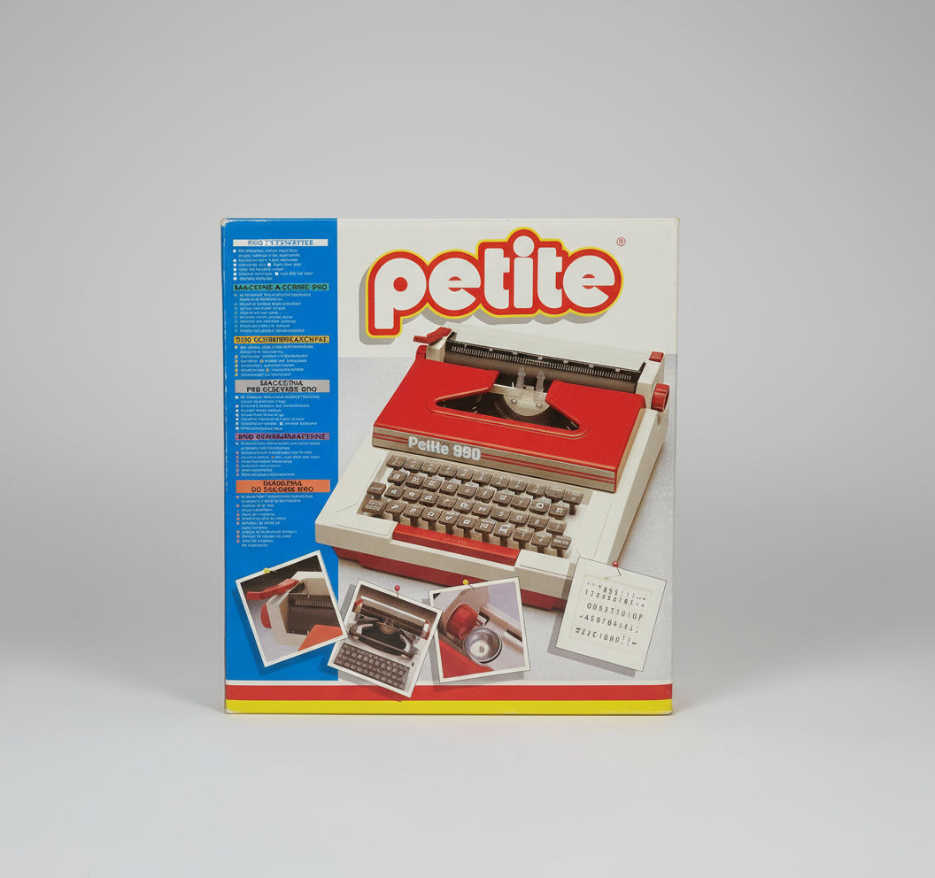 Petite 990 Type writer