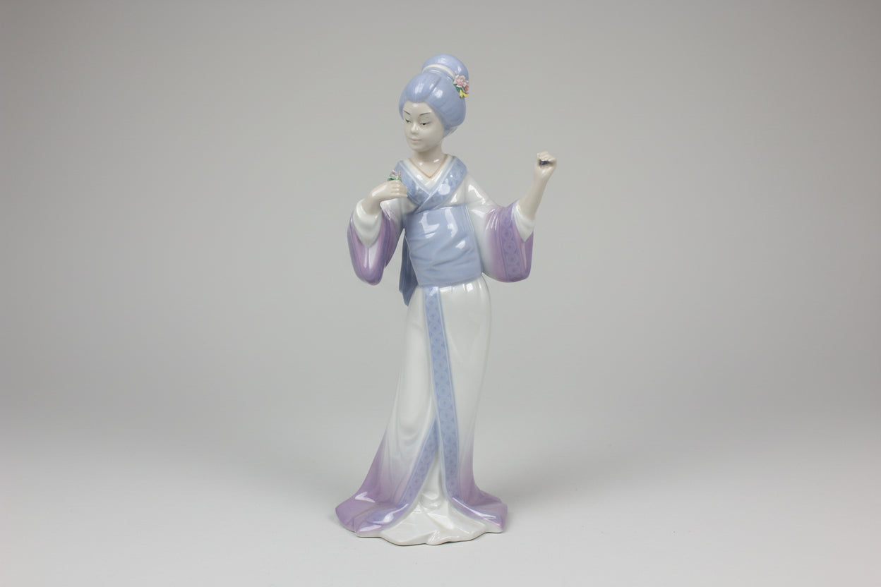 Porcegama Valencia Hand Painted Geisha (missing umbrella) Porcelain Figurine