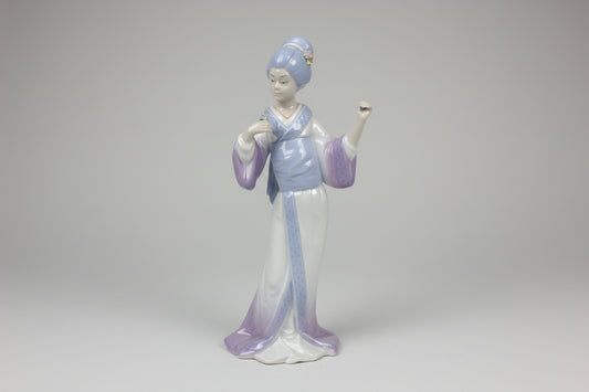 Porcegama Valencia Hand Painted Geisha (missing umbrella) Porcelain Figurine