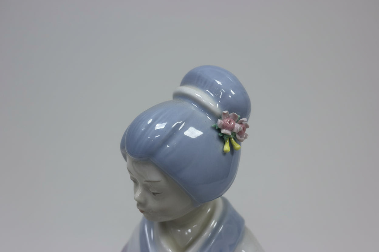 Porcegama Valencia Hand Painted Geisha (missing umbrella) Porcelain Figurine