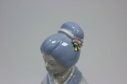 Porcegama Valencia Hand Painted Geisha (missing umbrella) Porcelain Figurine
