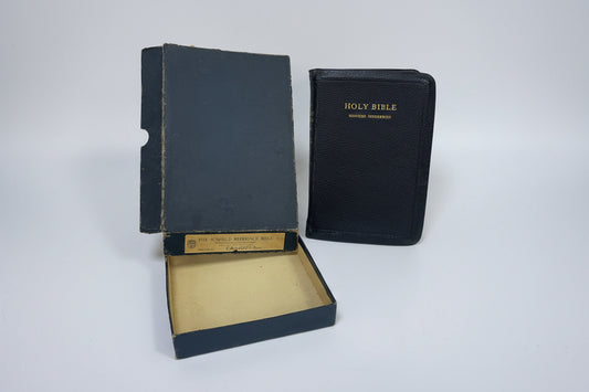 Vintage 1945 Holy Bible - Scofield reference Bible with oxford concordance