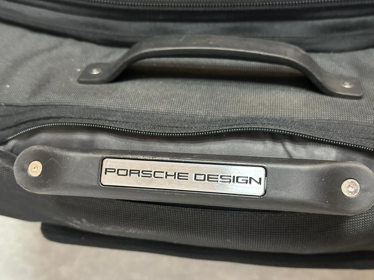 PORSCHE DESIGN P2000 Roller Luggage (used)