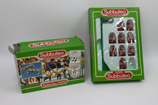 Subbuteo 61219 goal posts and 63000 Liverpool (663) team.