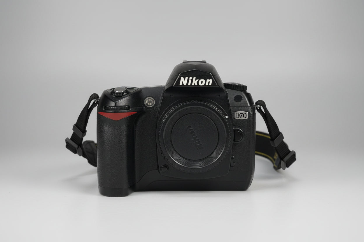 Nikon D D70s 6.1MP Digital SLR Camera - Black (Kit w/ 18-70mm Lens)- Working