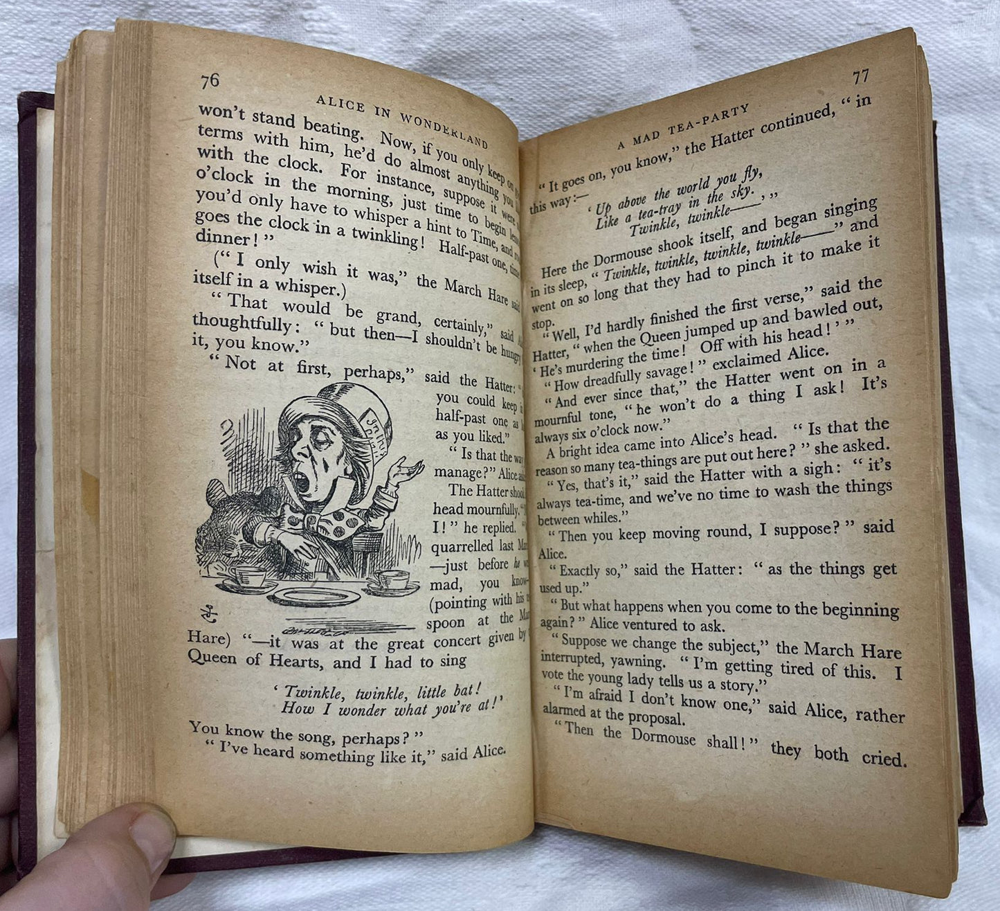 Alice in Wonderland & Through the Looking Glass Pan Hardback 1947 Lewis Carroll