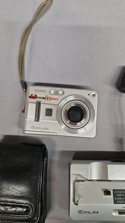 CASIO EXILIM EX-Z57 5.0MP SILVER DIGITAL CAMERA WITH CHARGING DOCKING STATION (used)