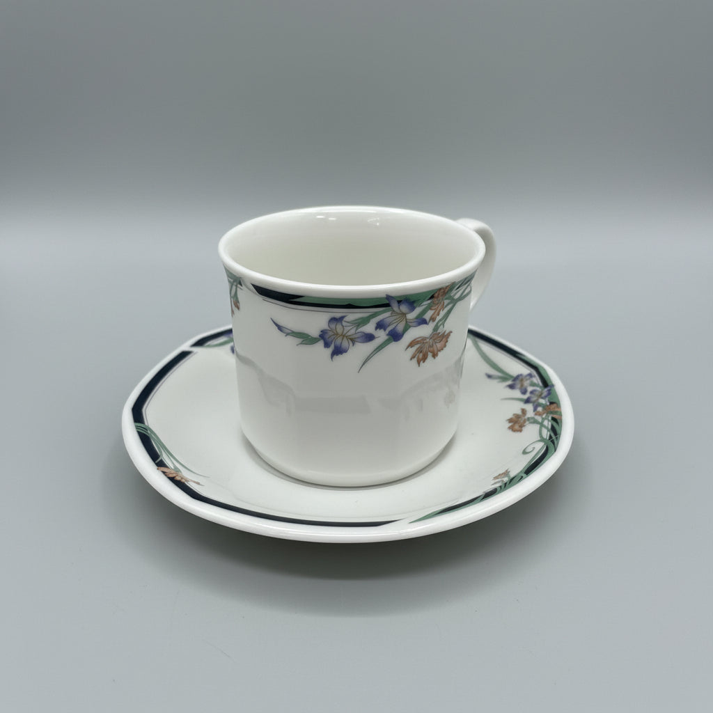 Royal Daulton 'Juno' Tea Set - 15 Piece Set - Cups, Saucers, Teapot & Jug