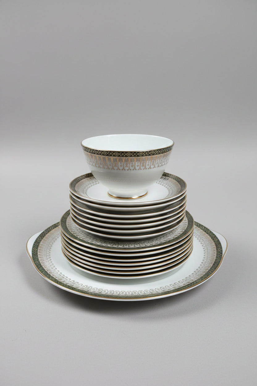 Royal Grafton Majestic Fine Bone China Set (Condition: Excellent)