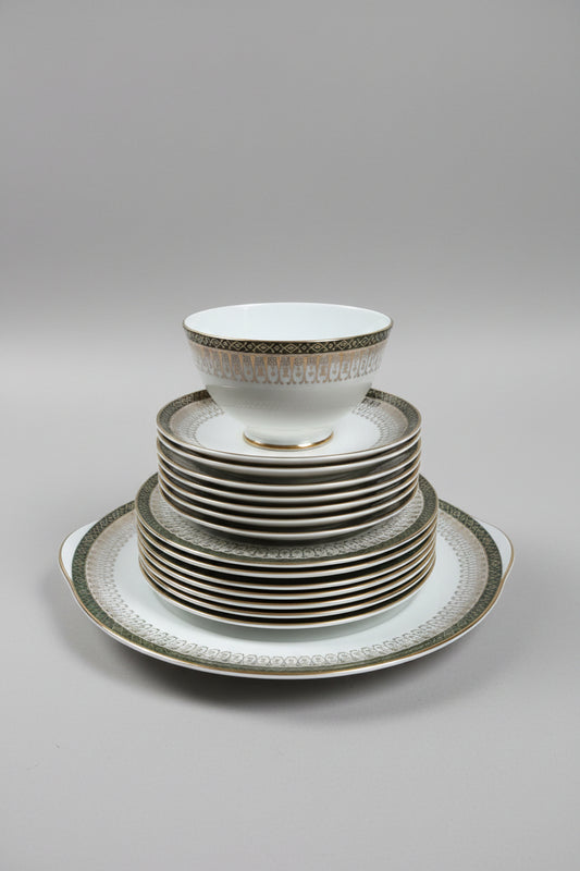 Royal Grafton Majestic Fine Bone China Set (Condition: Excellent)