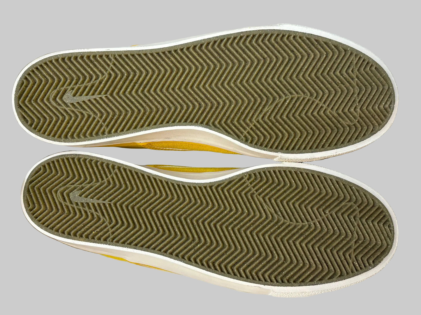 NIKE SB ZOOM Yellow Slip On Skateboarding Shoes Men's UK 9 / US 10