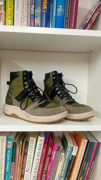 Michael Kors Asher Waterproof Ankle Boots- Size 9