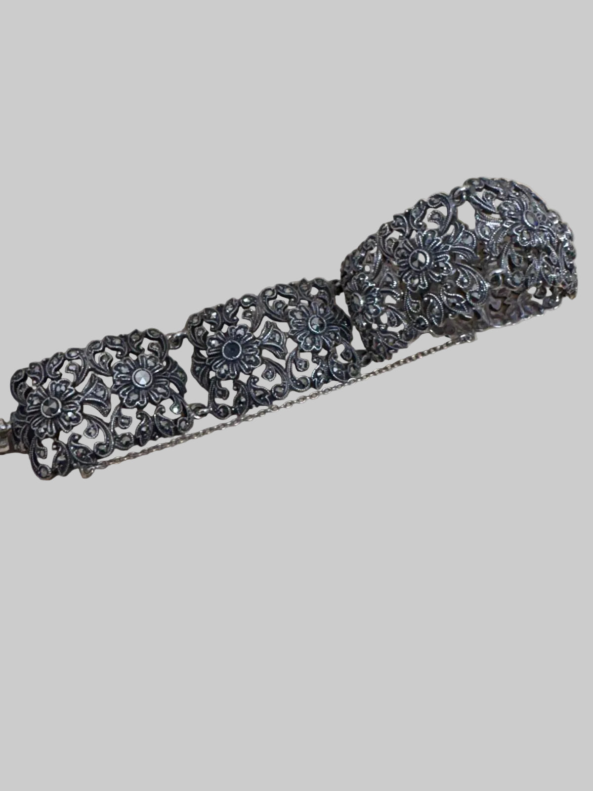 Antique Floral Sterling silver Marcasite Bracelet-MISSING ONE STONE. HENCE PRICE! USED VGC