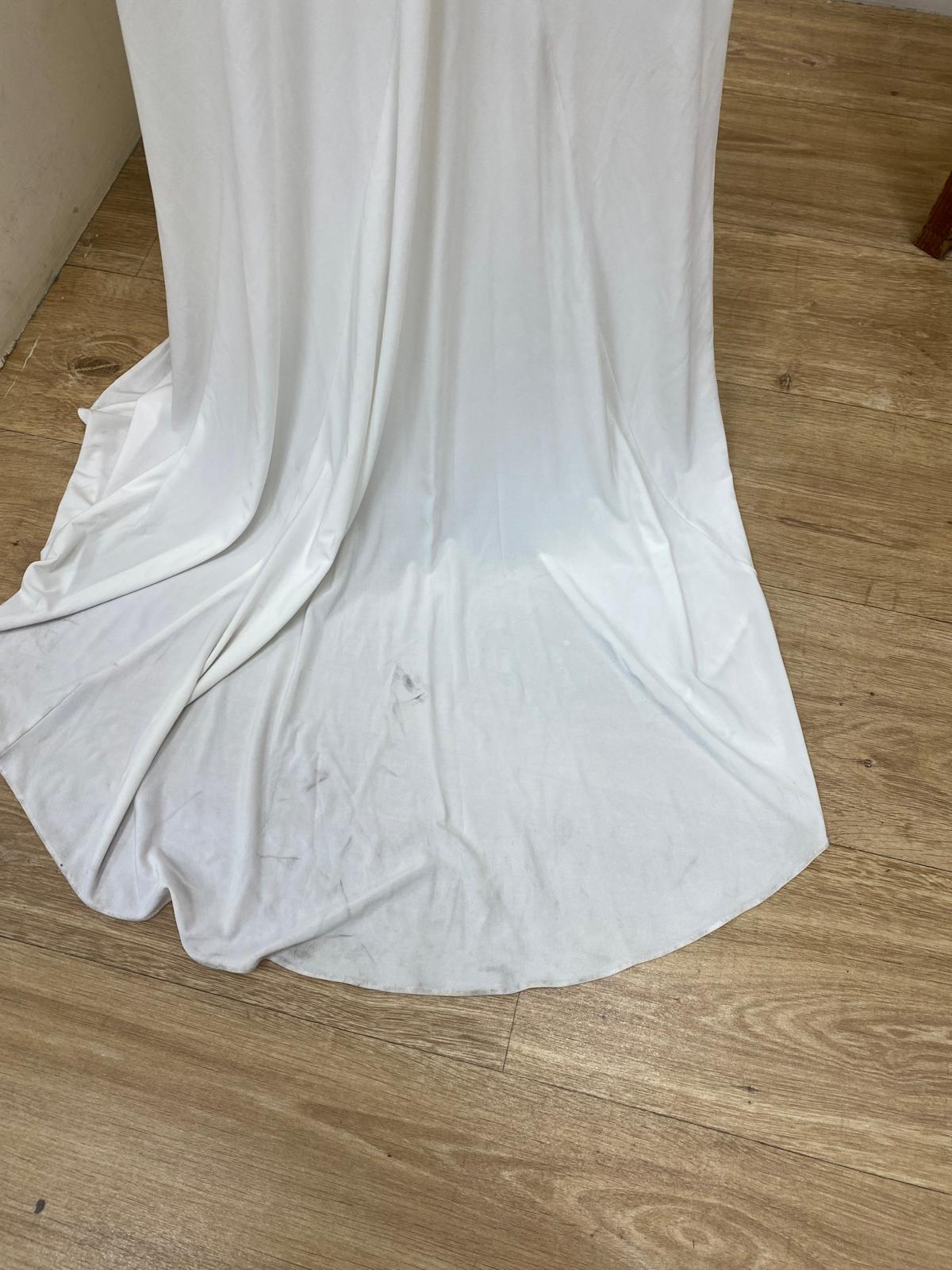 Wedding Dress - Davids Bridal - Size 6 White Sleeveless Bridal