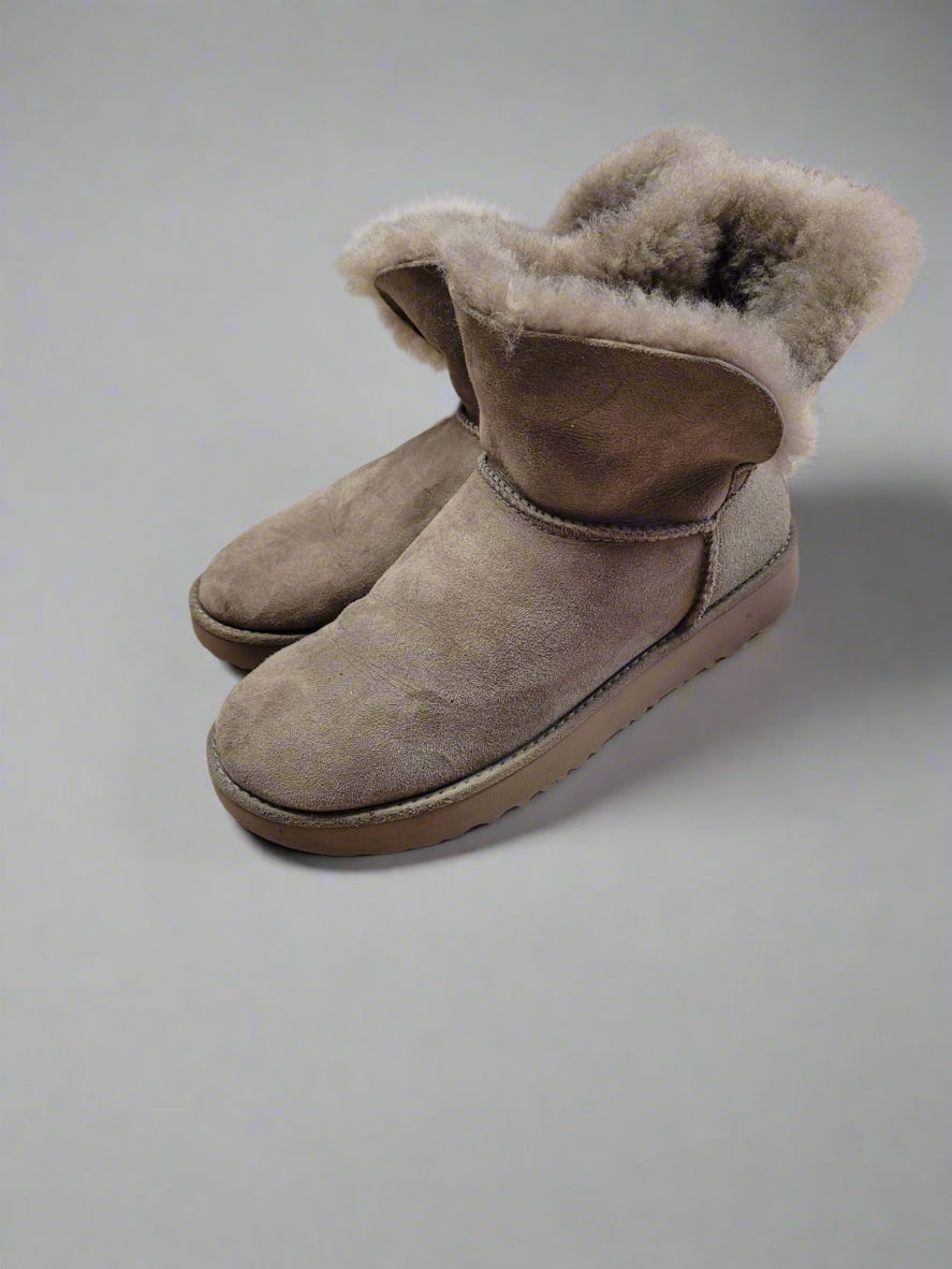 UGG Australia Classic Mini ankle boots in brown UK size 5