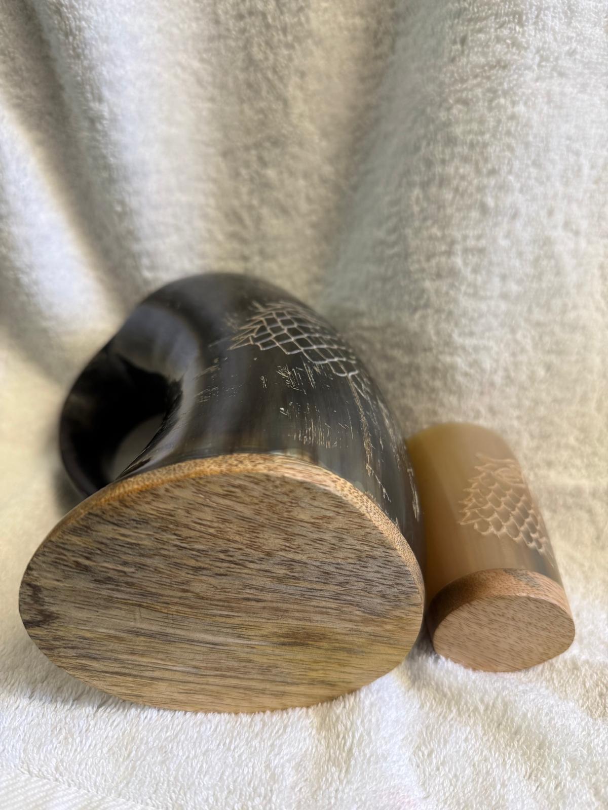 GAME OF THRONES HOUSE OF STARK  DRINKING HORN MUG AND SHOT GLASS