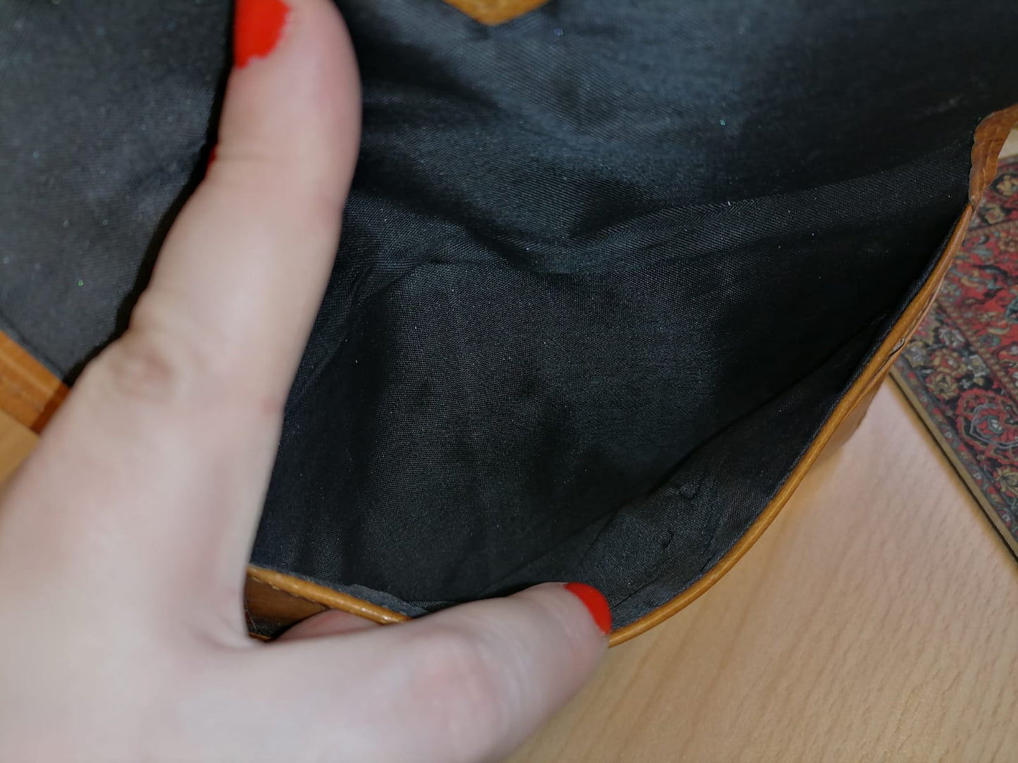 Brown Men & Women Embossed Leather Pouch Purse Wallet - GOOD USED CONDITION