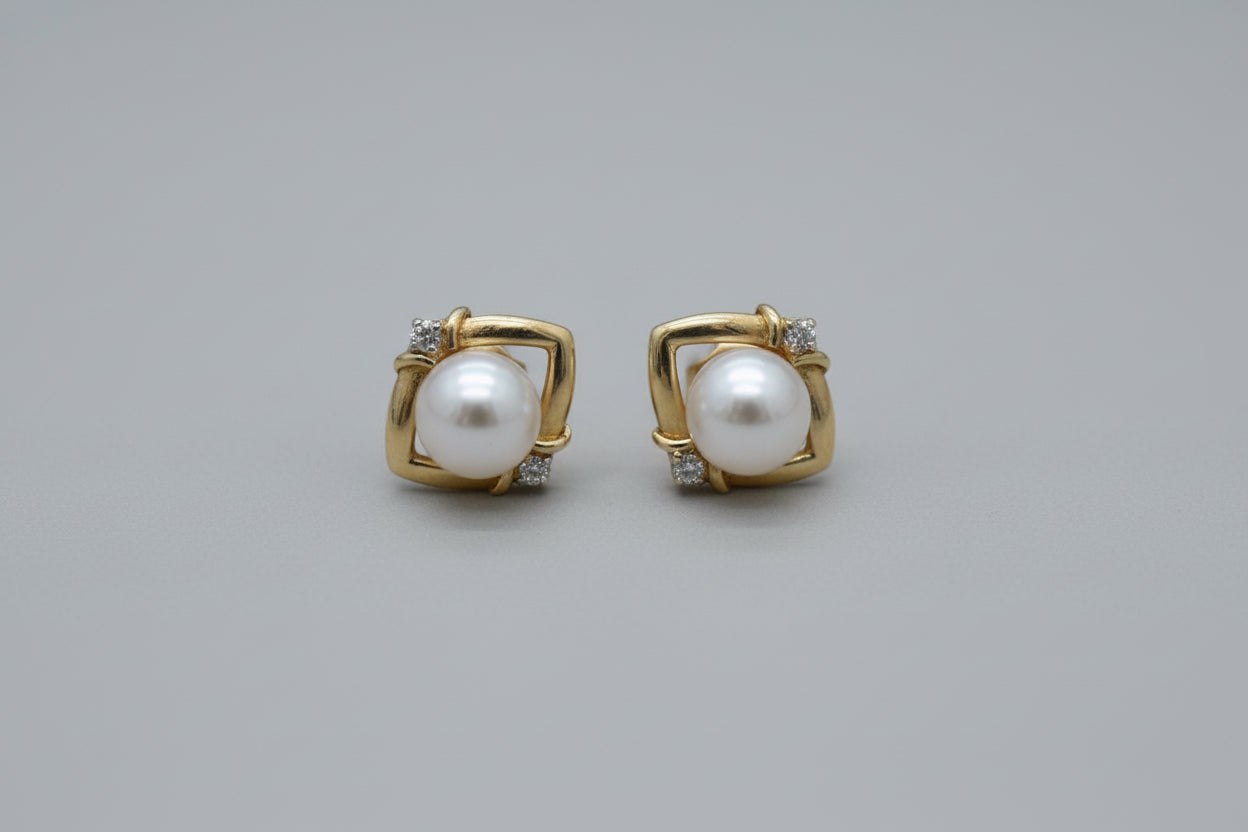 Beautiful 18ct yellow gold , Diamond and Pearl Earrings-USED EXCELLENT CONDITION