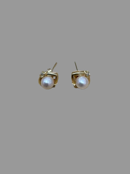 Beautiful 18ct yellow gold , Diamond and Pearl Earrings-USED EXCELLENT CONDITION