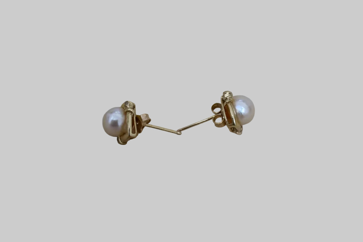 Beautiful 18ct yellow gold , Diamond and Pearl Earrings-USED EXCELLENT CONDITION