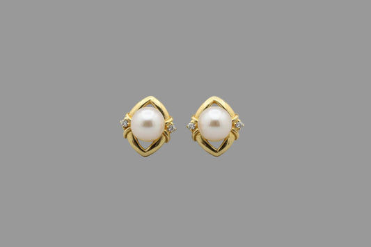 Beautiful 18ct yellow gold , Diamond and Pearl Earrings-USED EXCELLENT CONDITION