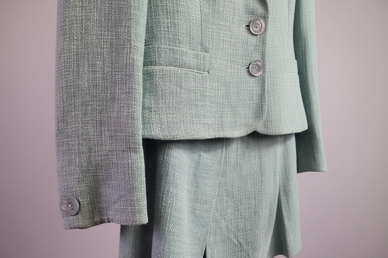 Kaliko Womens Skirt and Blazer Suit Shell 34% Wool 66% Viscose Size 8 - GOOD USED CONDITION